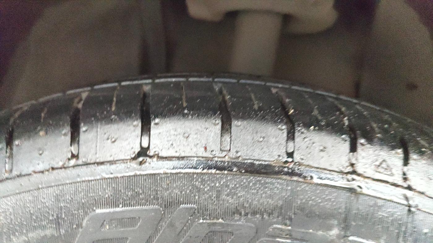 2021 Tata NEXON XMA SUNROOF PETROL, Petrol, Automatic, 65,225 km, Left Front Tyre Tread