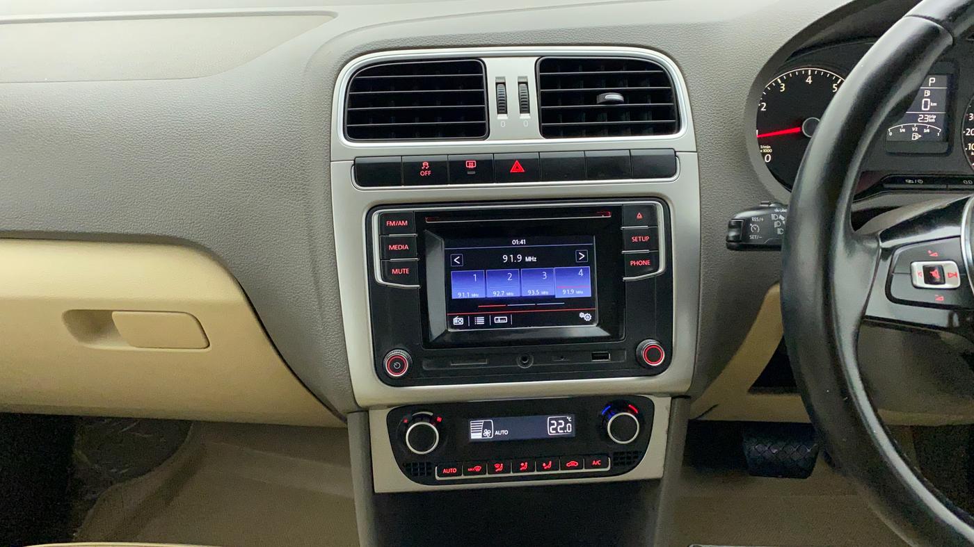 2016 Volkswagen Vento HIGHLINE 1.2 TSI AT, Petrol, Automatic, 74,175 km, Air Conditioner