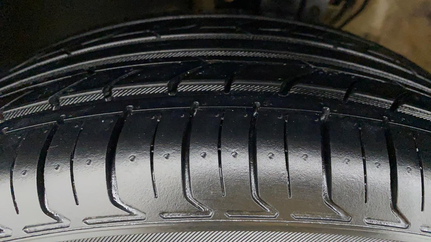 2016 Volkswagen Vento HIGHLINE 1.2 TSI AT, Petrol, Automatic, 74,175 km, Left Front Tyre Tread