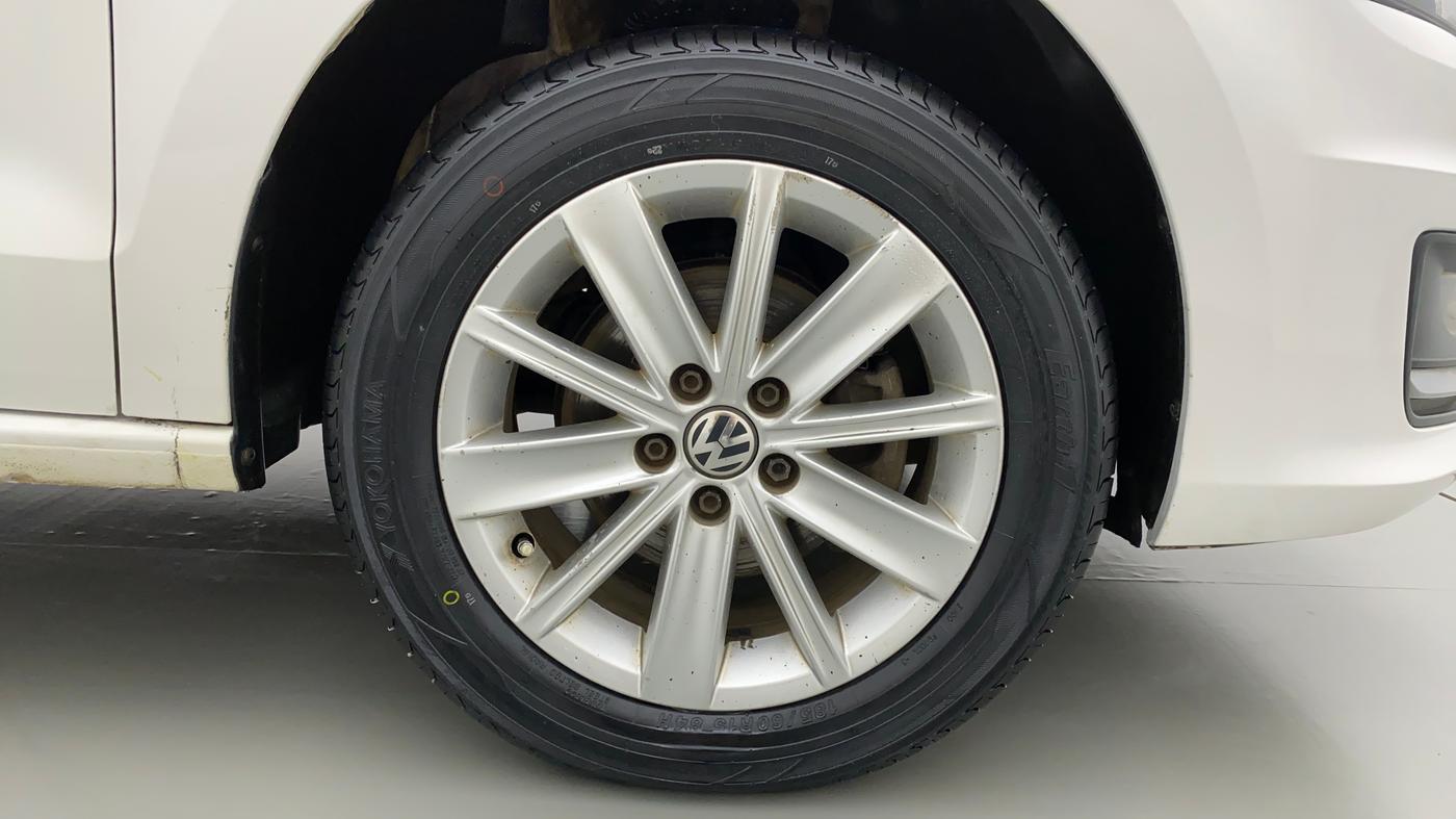 2016 Volkswagen Vento HIGHLINE 1.2 TSI AT, Petrol, Automatic, 74,175 km, Right Front Wheel