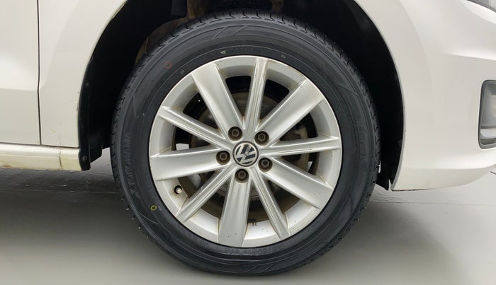 2016 Volkswagen Vento HIGHLINE 1.2 TSI AT, Petrol, Automatic, 74,175 km, Right Front Wheel