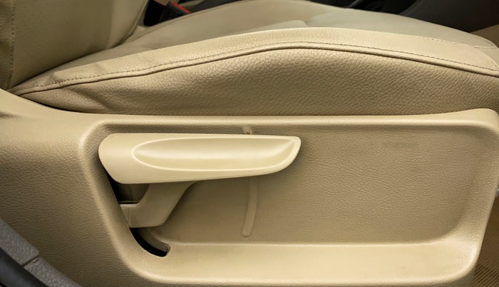 2016 Volkswagen Vento HIGHLINE 1.2 TSI AT, Petrol, Automatic, 74,175 km, Driver Side Adjustment Panel
