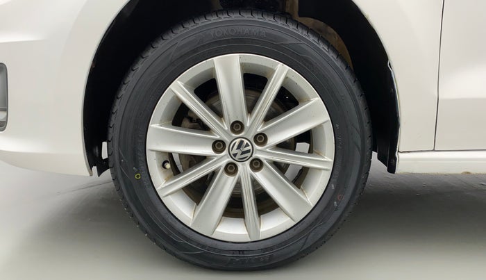 2016 Volkswagen Vento HIGHLINE 1.2 TSI AT, Petrol, Automatic, 74,175 km, Left Front Wheel
