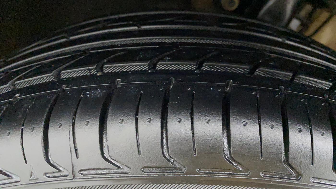 2016 Volkswagen Vento HIGHLINE 1.2 TSI AT, Petrol, Automatic, 74,175 km, Left Rear Tyre Tread