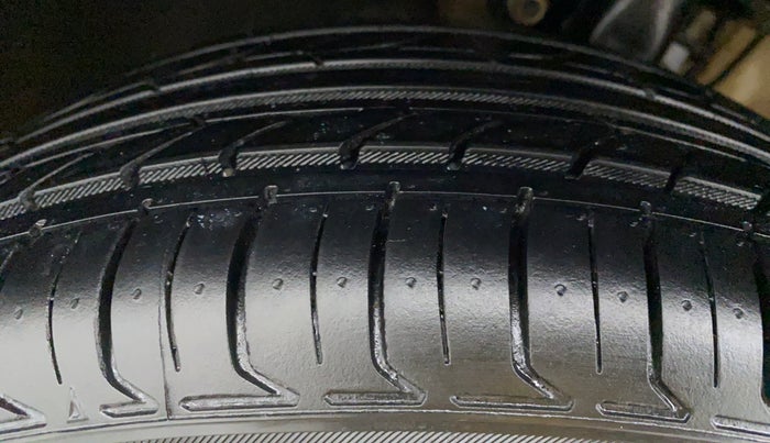 2016 Volkswagen Vento HIGHLINE 1.2 TSI AT, Petrol, Automatic, 74,175 km, Left Rear Tyre Tread