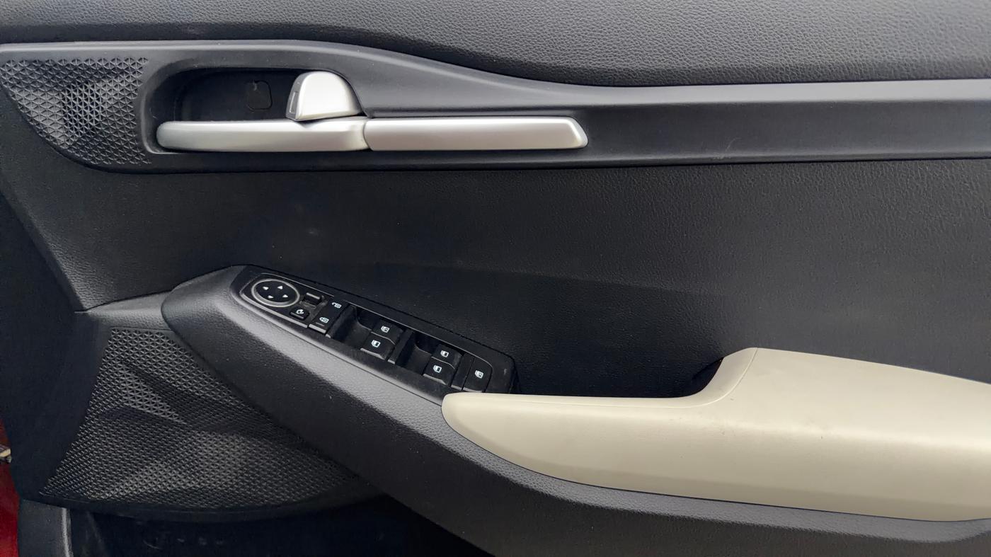 2022 KIA SELTOS HTK PLUS 1.5 IMT, Petrol, Manual, 29,351 km, Driver Side Door Panels Control