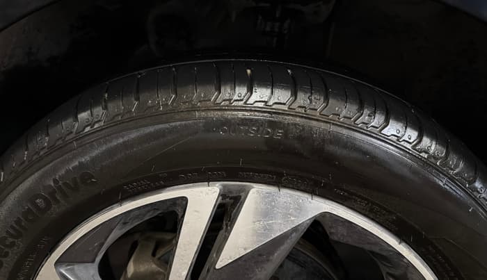 2022 Hyundai NEW I20 ASTA (O) 1.2 AT, Petrol, Automatic, 23,724 km, Left Front Tyre Tread