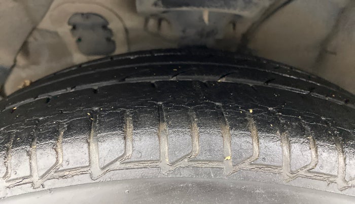 2015 Hyundai Verna FLUIDIC 4S 1.6 VTVT S, Petrol, Manual, 47,742 km, Left Front Tyre Tread