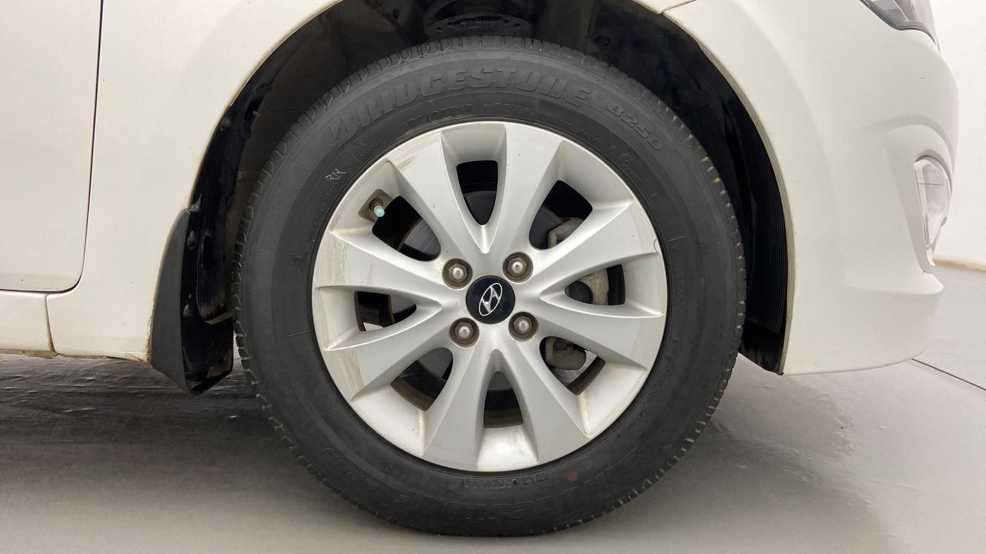 2015 Hyundai Verna FLUIDIC 4S 1.6 VTVT S, Petrol, Manual, 47,742 km, Right Front Wheel