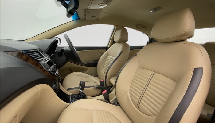 2015 Hyundai Verna FLUIDIC 4S 1.6 VTVT S, Petrol, Manual, 47,742 km, Right Side Front Door Cabin