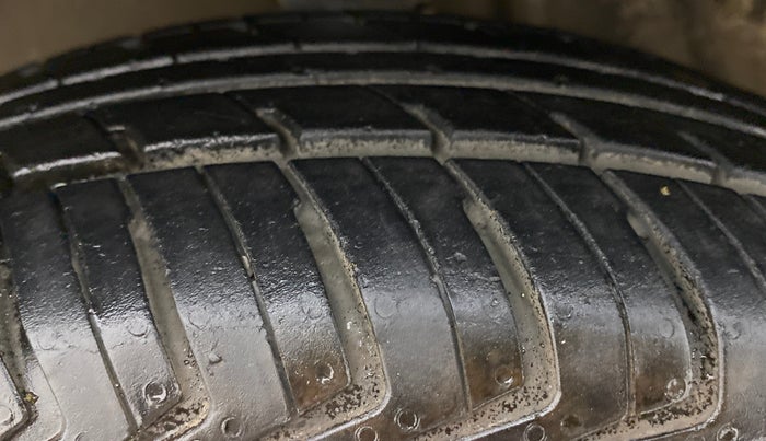 2012 Maruti Alto 800 LXI, Petrol, Manual, 30,561 km, Left Front Tyre Tread