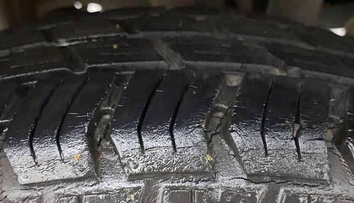 2012 Maruti Alto 800 LXI, Petrol, Manual, 30,561 km, Right Rear Tyre Tread