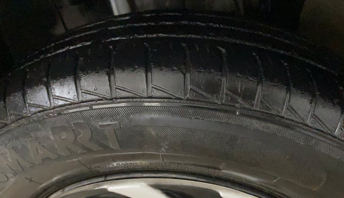 2022 Renault TRIBER RXE MT, Petrol, Manual, 57,127 km, Left Front Tyre Tread