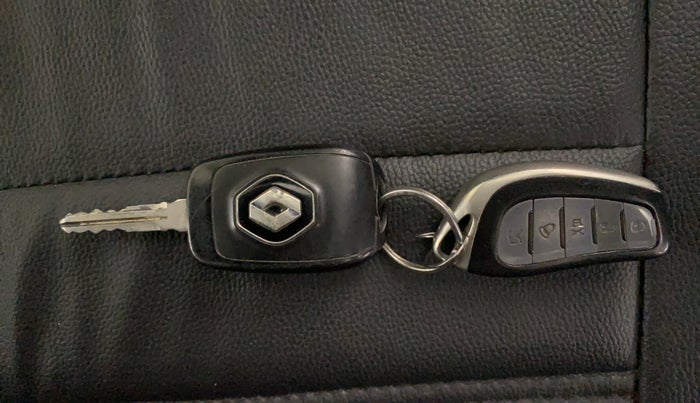 2022 Renault TRIBER RXE MT, Petrol, Manual, 57,127 km, Key Close Up