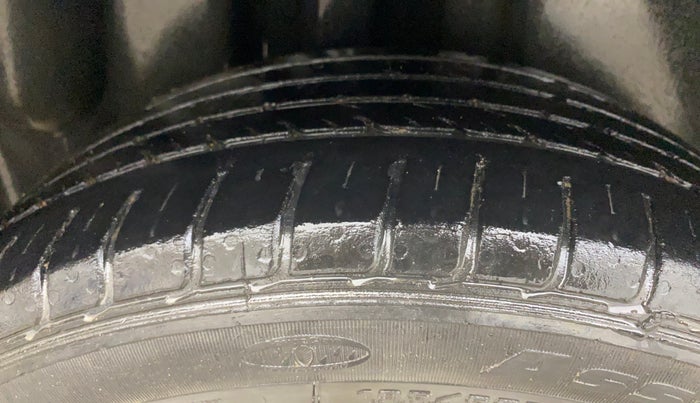 2018 Volkswagen Polo HIGHLINE PLUS 1.2(16 ALLOY, Petrol, Manual, 67,163 km, Right Rear Tyre Tread