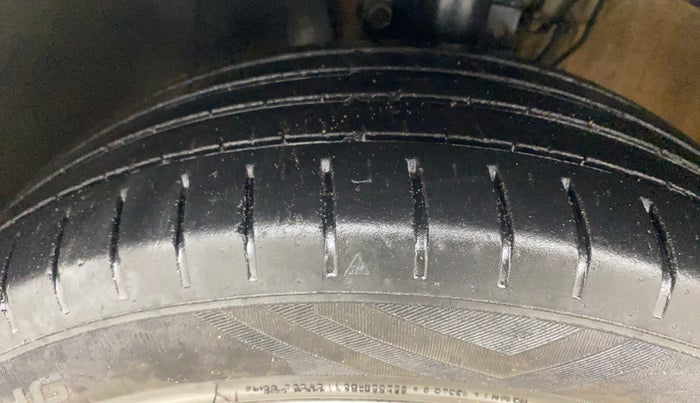 2018 Volkswagen Polo HIGHLINE PLUS 1.2(16 ALLOY, Petrol, Manual, 67,163 km, Left Front Tyre Tread