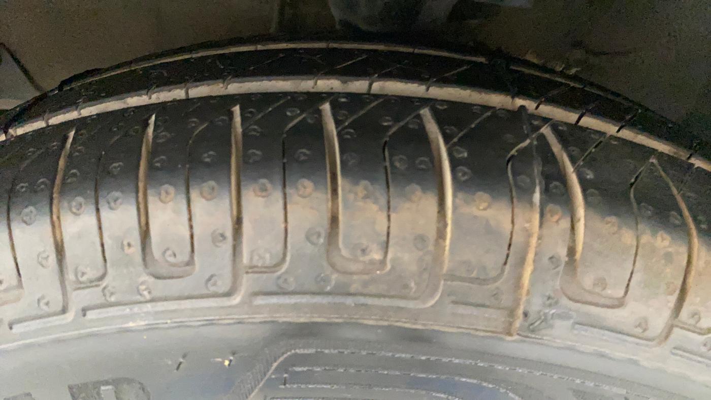 2010 Hyundai i10 MAGNA 1.2 AT, Petrol, Automatic, 67,447 km, Left Front Tyre Tread