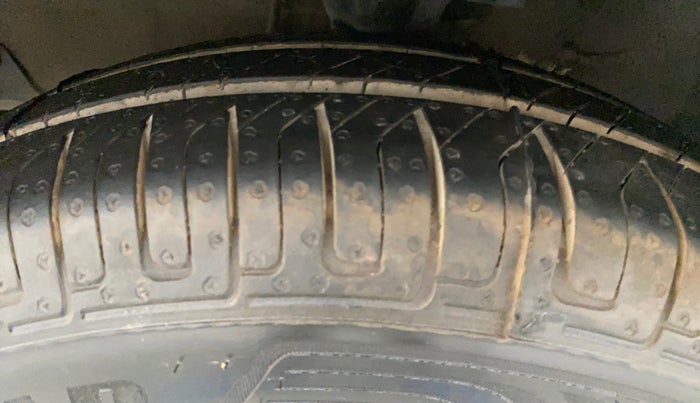 2010 Hyundai i10 MAGNA 1.2 AT, Petrol, Automatic, 67,447 km, Left Front Tyre Tread