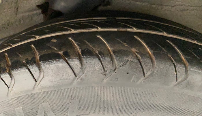 2010 Hyundai i10 MAGNA 1.2 AT, Petrol, Automatic, 67,447 km, Left Rear Tyre Tread