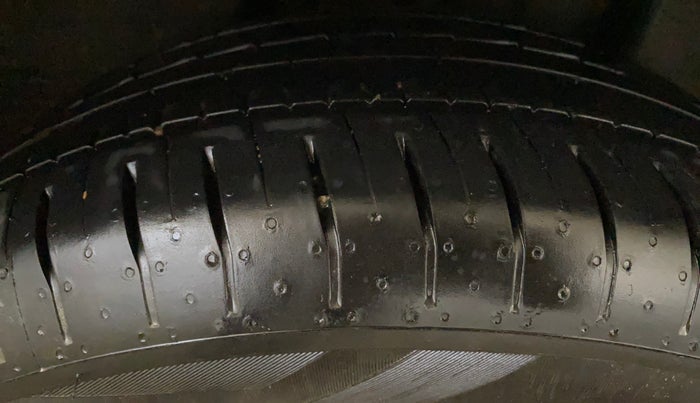 2024 Volkswagen VIRTUS TOPLINE TSI 1.0 AT, Petrol, Automatic, 6,586 km, Right Rear Tyre Tread