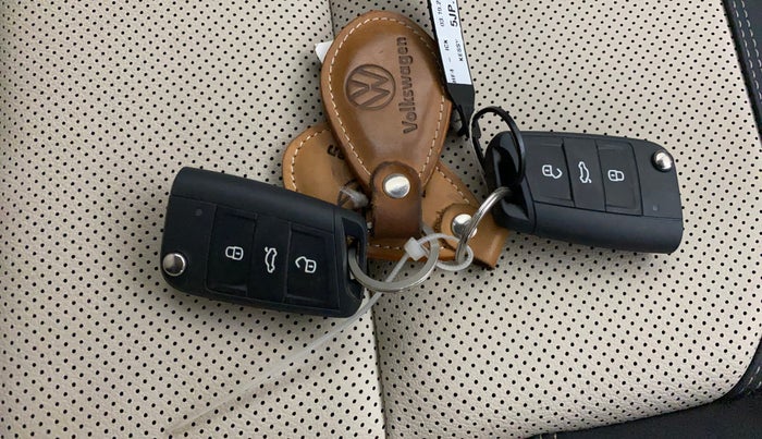 2024 Volkswagen VIRTUS TOPLINE TSI 1.0 AT, Petrol, Automatic, 6,586 km, Key Close Up