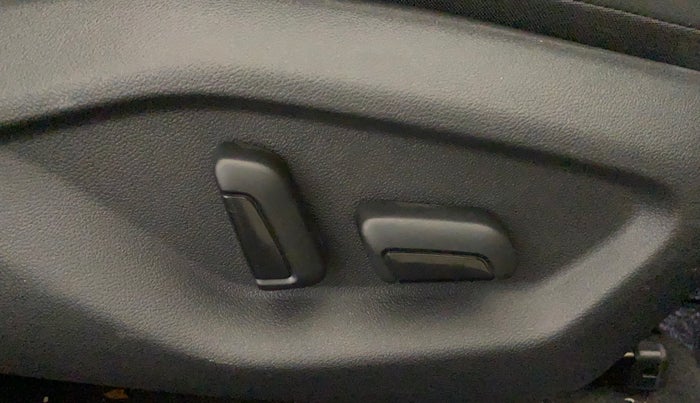 2024 Volkswagen VIRTUS TOPLINE TSI 1.0 AT, Petrol, Automatic, 6,586 km, Driver Side Adjustment Panel