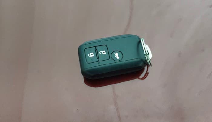 2017 Maruti Dzire ZXI PLUS AMT, Petrol, Automatic, 26,211 km, Key Close Up