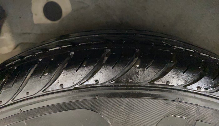 2013 Hyundai i10 ERA 1.1, Petrol, Manual, 17,646 km, Right Rear Tyre Tread