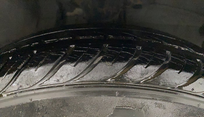 2013 Hyundai i10 ERA 1.1, Petrol, Manual, 17,646 km, Right Front Tyre Tread