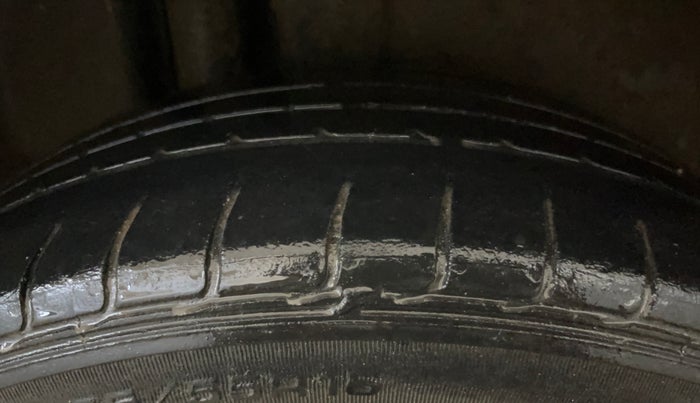 2019 Maruti Ciaz ALPHA  AT 1.5 SHVS PETROL, Petrol, Automatic, 46,908 km, Right Rear Tyre Tread