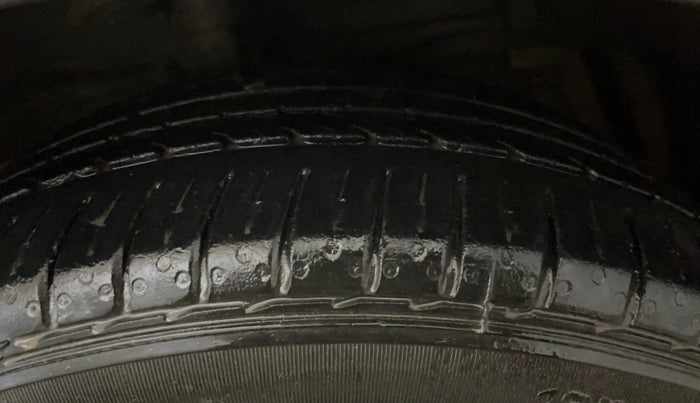 2019 Maruti Ciaz ALPHA  AT 1.5 SHVS PETROL, Petrol, Automatic, 46,908 km, Right Front Tyre Tread