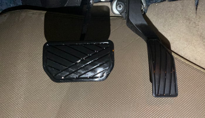 2019 Maruti Ciaz ALPHA  AT 1.5 SHVS PETROL, Petrol, Automatic, 46,908 km, Pedals