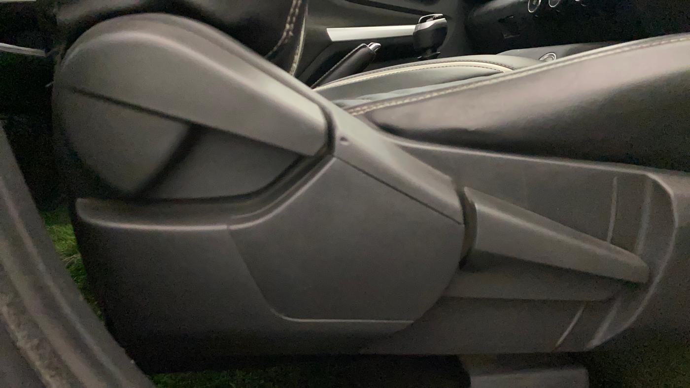 2022 Nissan MAGNITE XV PREMIUM DUAL TONE, Petrol, Manual, 59,286 km, Driver Side Adjustment Panel