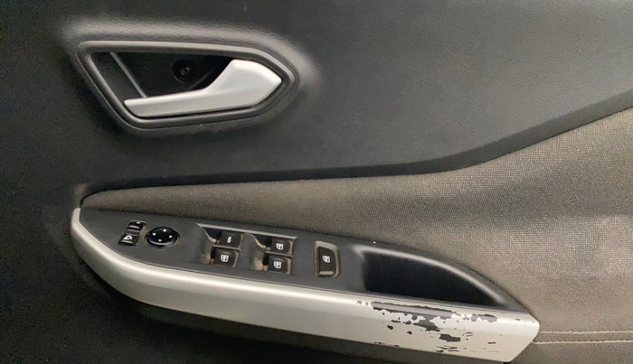 2022 Nissan MAGNITE XV PREMIUM DUAL TONE, Petrol, Manual, 59,286 km, Driver Side Door Panels Control