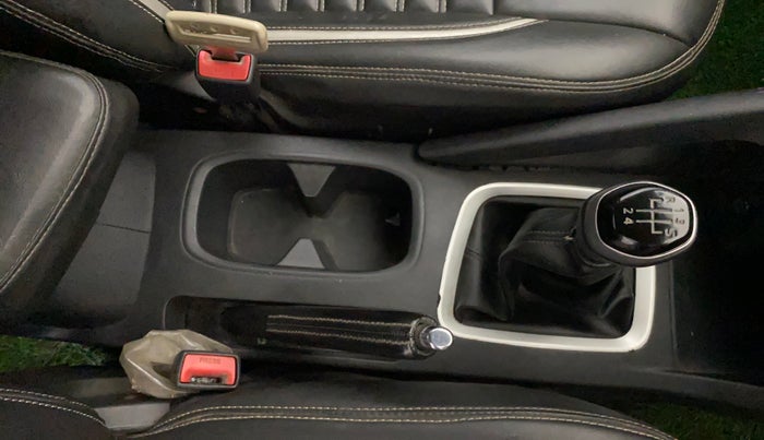 2022 Nissan MAGNITE XV PREMIUM DUAL TONE, Petrol, Manual, 59,286 km, Gear Lever