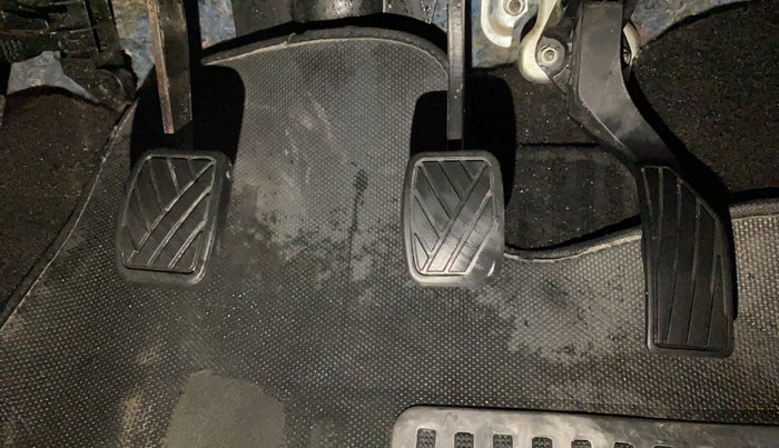 2015 Maruti Swift LXI (O), Petrol, Manual, 69,788 km, Pedals