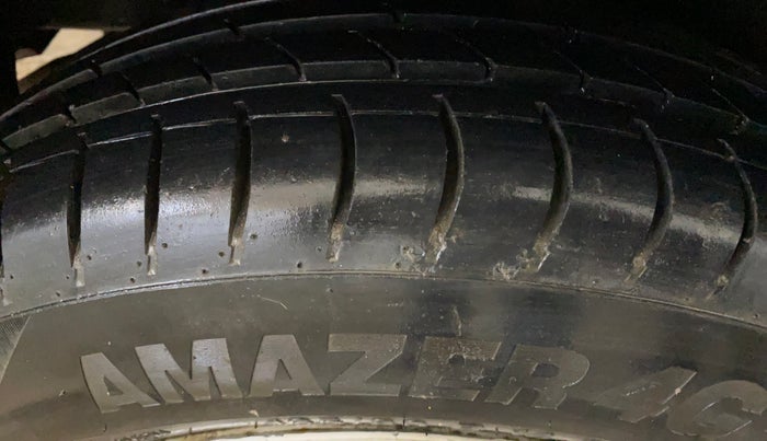 2015 Maruti Swift LXI (O), Petrol, Manual, 69,788 km, Right Rear Tyre Tread
