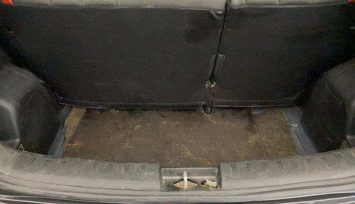 2015 Maruti Swift LXI (O), Petrol, Manual, 69,788 km, Boot Inside