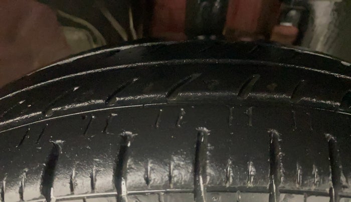 2016 Renault Kwid RXT 1.0, Petrol, Manual, 33,027 km, Right Front Tyre Tread