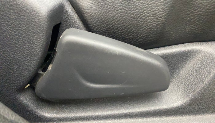 2016 Renault Kwid RXT 1.0, Petrol, Manual, 33,027 km, Driver Side Adjustment Panel