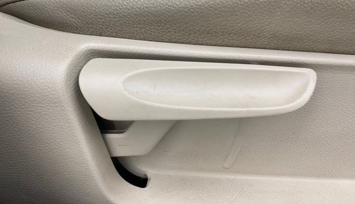 2013 Volkswagen Vento HIGHLINE 1.6 MPI, Petrol, Manual, 69,541 km, Driver Side Adjustment Panel