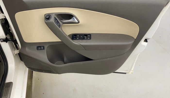 2013 Volkswagen Vento HIGHLINE 1.6 MPI, Petrol, Manual, 69,541 km, Driver Side Door Panels Control