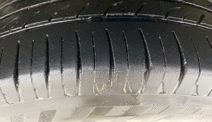 2013 Volkswagen Vento HIGHLINE 1.6 MPI, Petrol, Manual, 69,541 km, Left Rear Tyre Tread