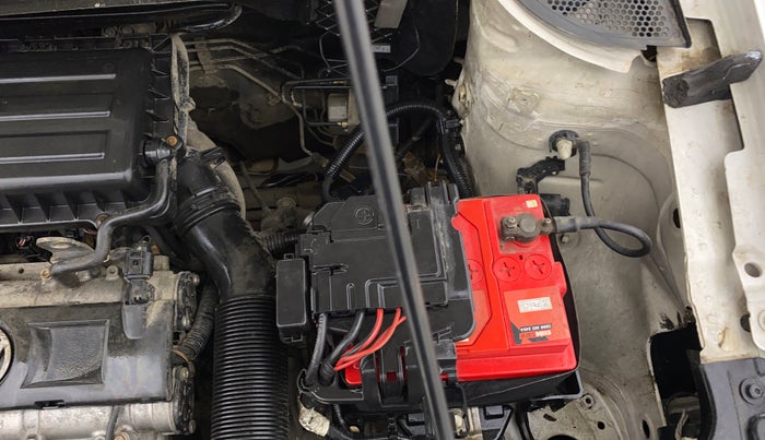 2013 Volkswagen Vento HIGHLINE 1.6 MPI, Petrol, Manual, 69,541 km, Engine View - Left