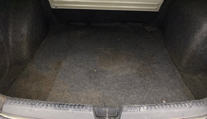 2013 Volkswagen Vento HIGHLINE 1.6 MPI, Petrol, Manual, 69,541 km, Boot Inside