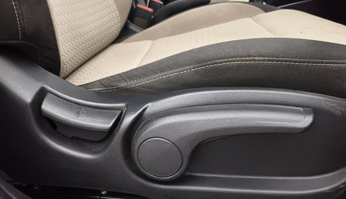 2017 Hyundai Elite i20 ASTA 1.2 (O), Petrol, Manual, 31,303 km, Driver Side Adjustment Panel
