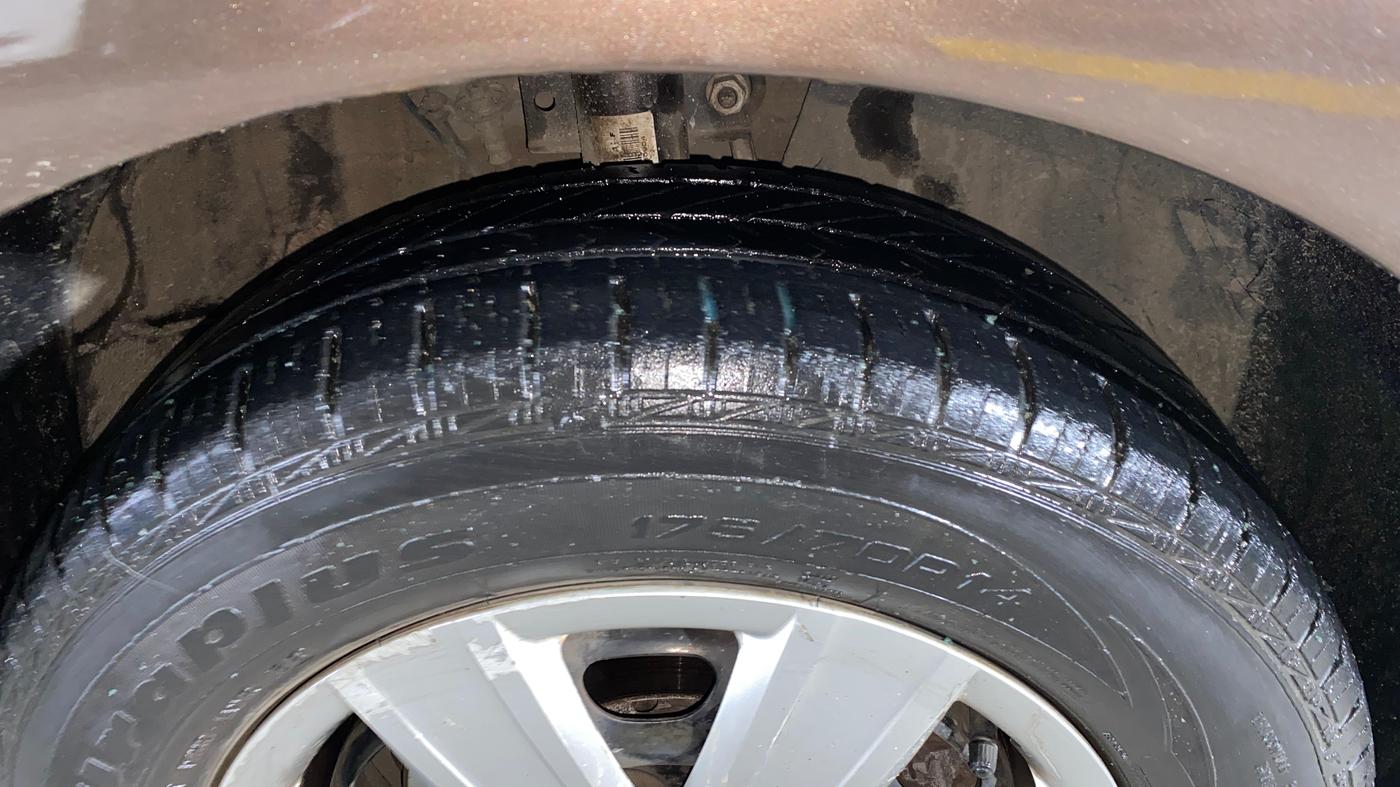 2018 Volkswagen Polo TRENDLINE 1.0L, Petrol, Manual, 40,331 km, Right Front Tyre Tread