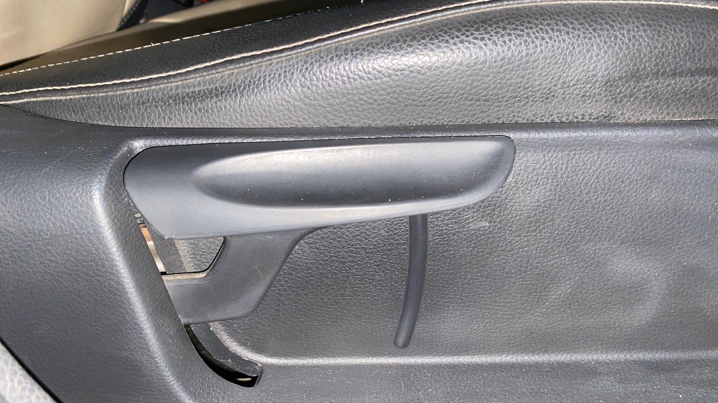 2018 Volkswagen Polo TRENDLINE 1.0L, Petrol, Manual, 40,331 km, Driver Side Adjustment Panel