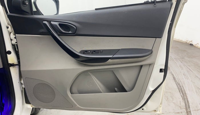 2019 Tata Tiago XZA PETROL, Petrol, Automatic, 98,789 km, Driver Side Door Panels Control