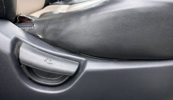 2017 Hyundai Grand i10 SPORTZ 1.2 KAPPA VTVT, Petrol, Manual, 39,204 km, Driver Side Adjustment Panel